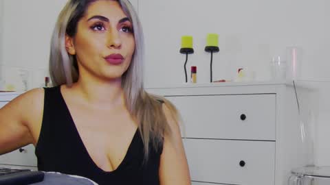 CelineMeyer online show from November 4, 2025, 6:34 am