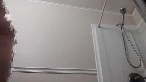 cesloer online show from September 29, 2025, 2:49 am