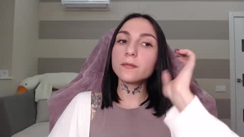 Kate online show from February 19, 2025, 2:12 pm