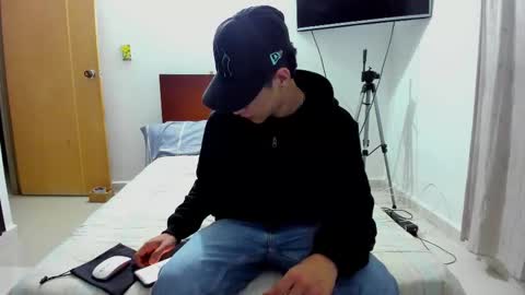 Kenji online show from November 18, 2025, 4:17 am