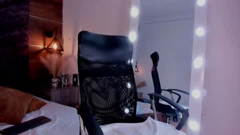 Snapshot of chaneladamss_ chatting on March 8, 2025, 2:01 am C H A N E L online show from March 8, 2025, 2:01 am