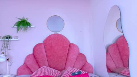 Snapshot of chaneladamss_ chatting on November 25, 2025, 1:00 pm C H A N E L online show from November 25, 2025, 1:00 pm