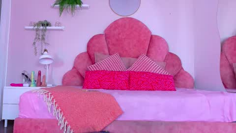 Snapshot of chaneladamss_ chatting on November 28, 2025, 3:09 am C H A N E L online show from November 28, 2025, 3:09 am