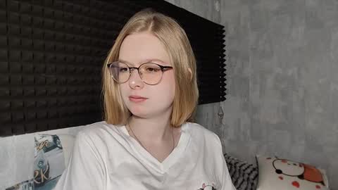 Lia online show from March 2, 2026, 6:47 am