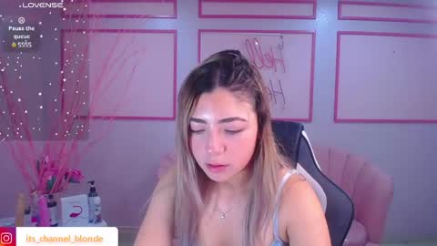 Snapshot of channel_blonde_a chatting on January 11, 2025, 7:49 pm channel_blonde_a online show from January 11, 2025, 7:49 pm