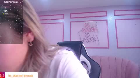 Snapshot of channel_blonde_a chatting on January 16, 2025, 5:01 pm channel_blonde_a online show from January 16, 2025, 5:01 pm