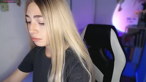 Snapshot of channel_blonde_a chatting on October 15, 2025, 5:07 am channel_blonde_a online show from October 15, 2025, 5:07 am