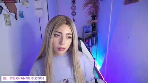 Snapshot of channel_blonde_a chatting on October 21, 2025, 9:37 pm channel_blonde_a online show from October 21, 2025, 9:37 pm