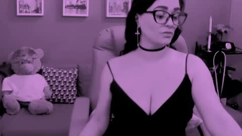 The Queen online show from April 24, 2026, 8:00 pm