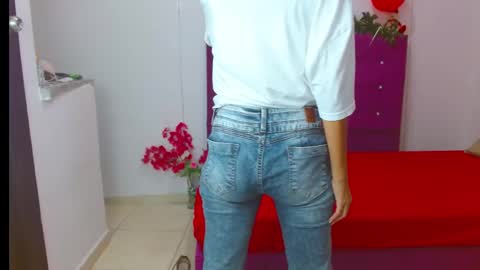 Snapshot of chantalsemenova2023 chatting on January 5, 2025, 12:10 pm chantal sweety  and horny latina for u online show from January 5, 2025, 12:10 pm