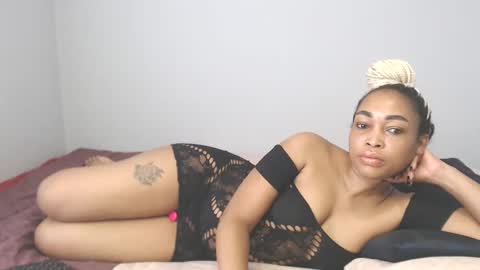 chantel87_ online show from February 3, 2025, 5:07 am