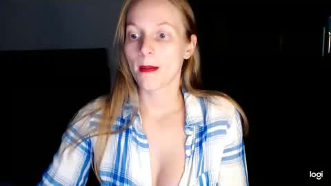 Snapshot of chanti_lovee chatting on October 27, 2025, 8:57 pm We Vibe  Device that vibrates at the sound of Tips and makes me wet. vibe lush edging daddy lovense online show from October 27, 2025, 8:57 pm