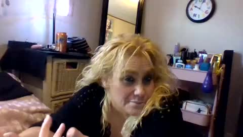 Snapshot of chaosangel33 chatting on September 23, 2025, 3:59 pm Ms. Behaving online show from September 23, 2025, 3:59 pm