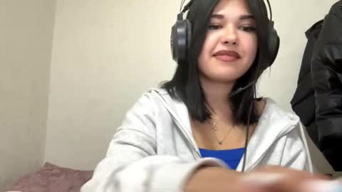 Lola online show from December 1, 2025, 5:07 pm