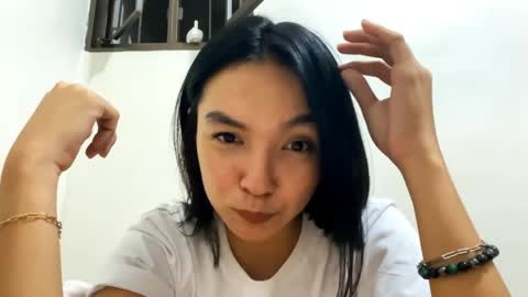 Snapshot of charamaracle chatting on April 3, 2026, 5:33 pm Elly online show from April 3, 2026, 5:33 pm