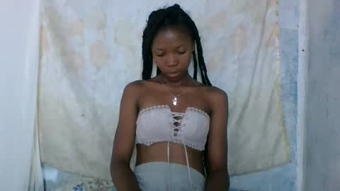 chariola0101 online show from January 24, 2025, 10:21 am