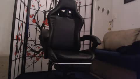 Chariot May online show from December 20, 2025, 3:46 am