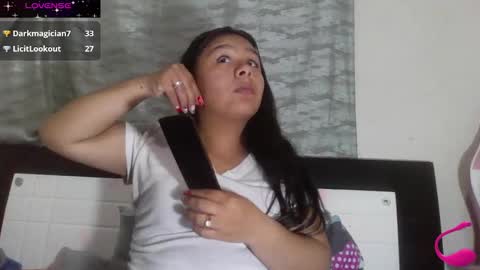 Snapshot of charis_21 chatting on December 5, 2024, 2:31 am charis 2 online show from December 5, 2024, 2:31 am