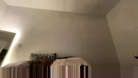 charismasweets online show from September 12, 2025, 3:39 am