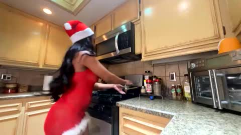 charismasweets online show from December 18, 2025, 3:12 am