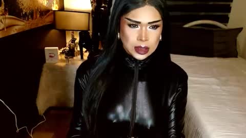 charismatic_apple online show from February 13, 2026, 6:48 pm