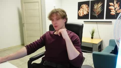 CHARLES DREAMS online show from November 30, 2025, 10:47 pm