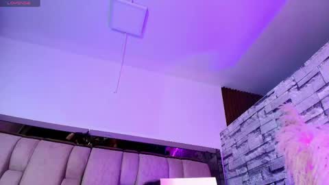 Snapshot of charlie_henker chatting on May 19, 2026, 3:46 am C H A R L I E online show from May 19, 2026, 3:46 am