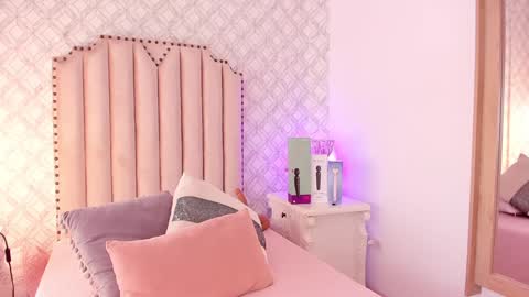 Snapshot of charlotte__08 chatting on January 17, 2025, 8:00 pm   Charlotte  online show from January 17, 2025, 8:00 pm