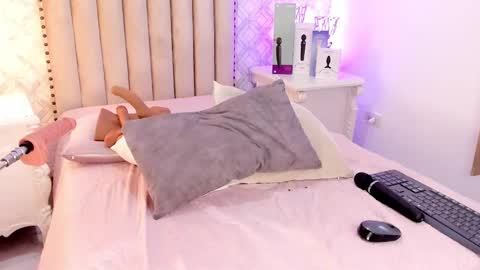 Snapshot of charlotte__08 chatting on February 17, 2025, 10:58 pm   Charlotte  online show from February 17, 2025, 10:58 pm