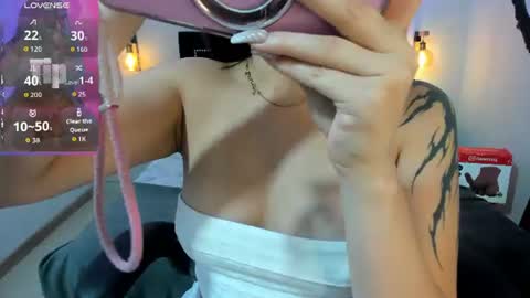 Snapshot of charlotte__benett chatting on June 26, 2026, 5:56 am Charlotte online show from June 26, 2026, 5:56 am