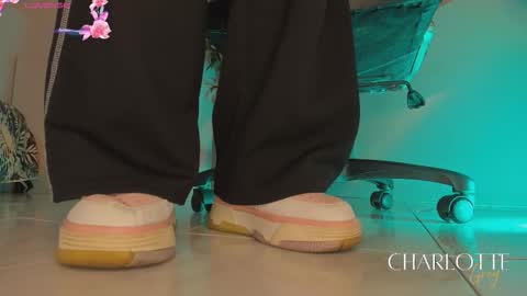 charlotte  grey online show from November 19, 2025, 8:31 pm