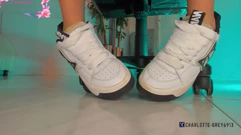 charlotte  grey online show from December 1, 2025, 7:41 pm