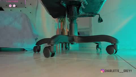 charlotte  grey online show from January 7, 2026, 8:33 pm