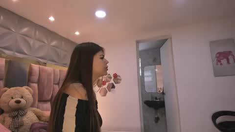 Snapshot of charlotte_icee chatting on May 7, 2026, 3:39 pm Charlotte Icee online show from May 7, 2026, 3:39 pm