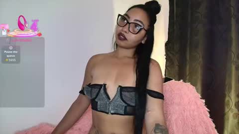 charlotte_princess_1 online show from March 18, 2026, 9:01 am