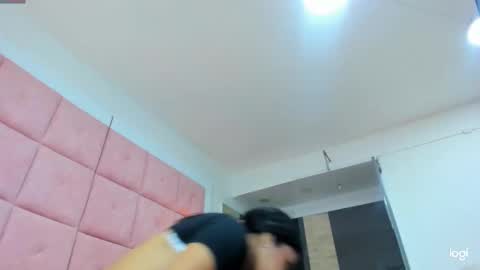 Snapshot of charlottee17 chatting on March 6, 2025, 1:46 pm ANDRE online show from March 6, 2025, 1:46 pm