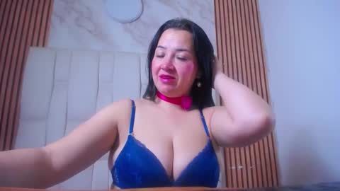 Charlotte  Schmidt online show from November 22, 2025, 10:58 am