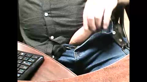 Snapshot of charmeur2672 chatting on April 21, 2026, 9:37 am charmeur2672 online show from April 21, 2026, 9:37 am