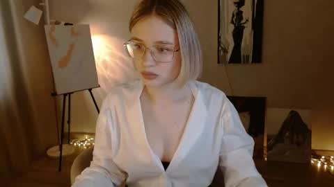 Michelle  online show from September 16, 2025, 3:07 am