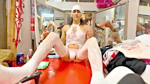 Snapshot of chavezechavez4207 chatting on November 16, 2025, 5:57 am MasterPRO online show from November 16, 2025, 5:57 am