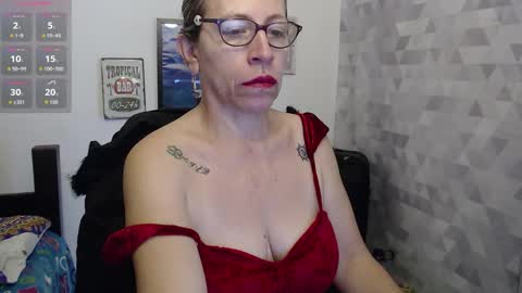 CHAYLA VICTORIA RUIZ  online show from September 9, 2025, 12:15 pm