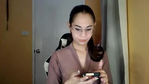 chelly4u69 online show from March 14, 2026, 11:04 am