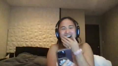 Snapshot of chellybear101 chatting on December 24, 2024, 1:06 am chellybear101 online show from December 24, 2024, 1:06 am