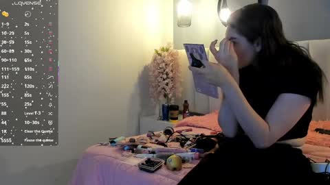 chelsea_bolton_ online show from April 7, 2026, 12:16 pm