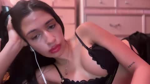 cherliecarmen online show from March 12, 2025, 7:59 pm