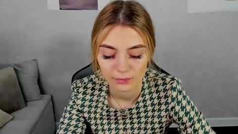 cherry_pr1ce online show from January 13, 2025, 4:28 am