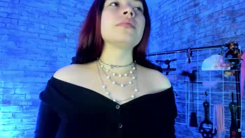     online show from October 17, 2025, 11:35 am