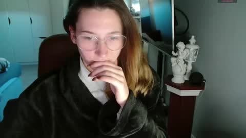 Snapshot of cherryangle chatting on April 2, 2026, 7:50 am Leonie online show from April 2, 2026, 7:50 am