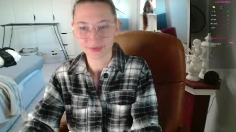 Snapshot of cherryangle chatting on April 17, 2026, 6:49 am Leonie online show from April 17, 2026, 6:49 am