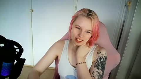 cherrybaby_0 online show from June 14, 2026, 1:35 pm
